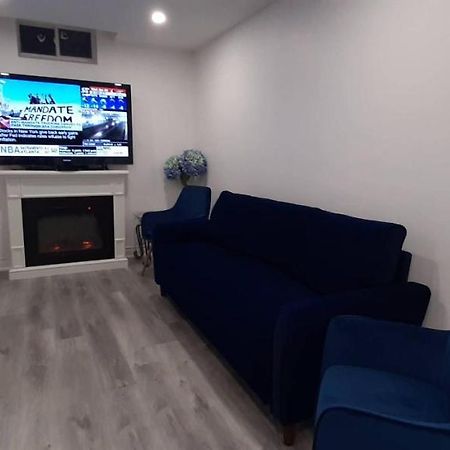 2 Bedrooms 2 Washrooms 2 Parking Spots Basement Apartment نيوماركت المظهر الخارجي الصورة