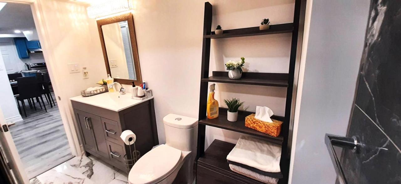 2 Bedrooms 2 Washrooms 2 Parking Spots Basement Apartment نيوماركت المظهر الخارجي الصورة