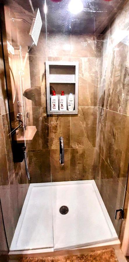 2 Bedrooms 2 Washrooms 2 Parking Spots Basement Apartment نيوماركت المظهر الخارجي الصورة