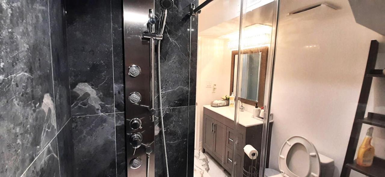 2 Bedrooms 2 Washrooms 2 Parking Spots Basement Apartment نيوماركت المظهر الخارجي الصورة