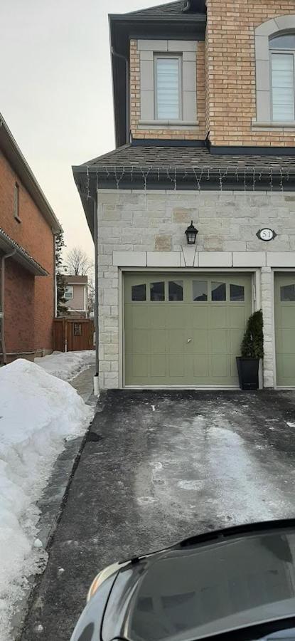 2 Bedrooms 2 Washrooms 2 Parking Spots Basement Apartment نيوماركت المظهر الخارجي الصورة