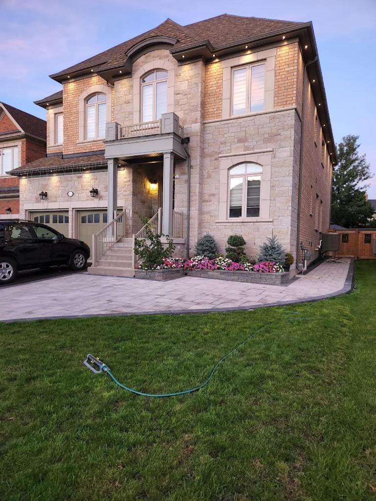 2 Bedrooms 2 Washrooms 2 Parking Spots Basement Apartment نيوماركت المظهر الخارجي الصورة